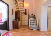 Jedinečný rodinný dom po rekonštrukcii, záhrada, Pezinok - Cajla - fotografia 17