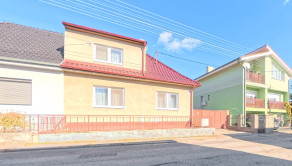 Jedinečný rodinný dom po rekonštrukcii, záhrada, Pezinok - Cajla - fotografia 1