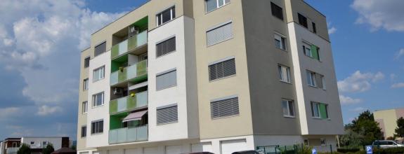 Zariadený priestranný 3 izb.byt + parkovacie miesto, K.Franklovej., Pezinok