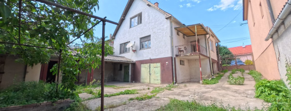 PRIPRAVUJEME: Udržiavaný 5 izbový rodinný dom, garáž, veľký pozemok, Dlhá