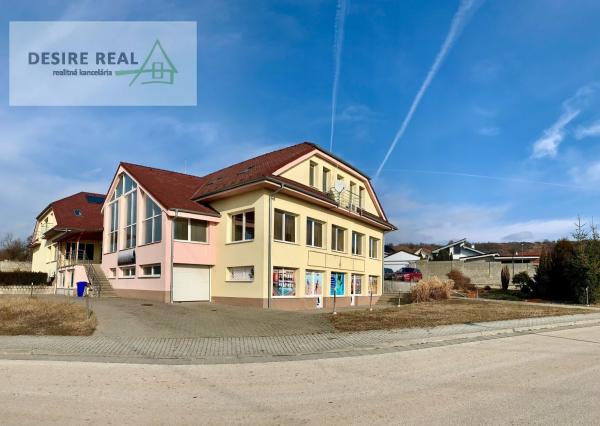 ŠPORTOVÉ CENTRUM: FITNESS, KURTY, SAUNA, BAZÉNY, PANSKÉ NIVY, HLOHOVEC