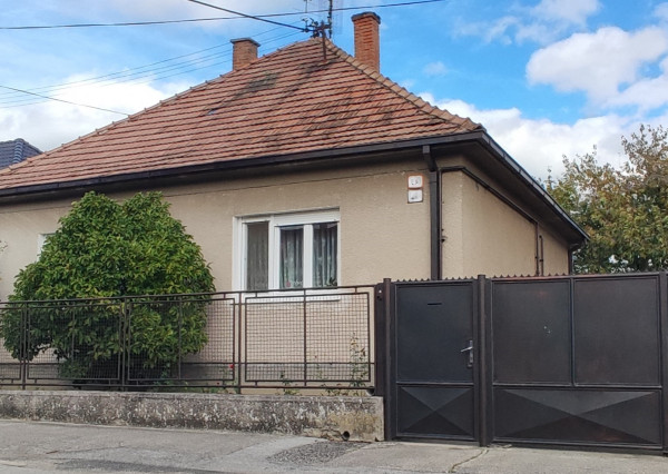 Udržiavaný 3 izbový rodinný dom, garáž, Pezinok širšie centrum