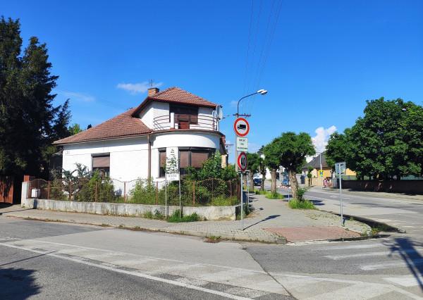 Pripravujeme: Zachovalý, 4 izbový rodinný dom, Pezinok centrum