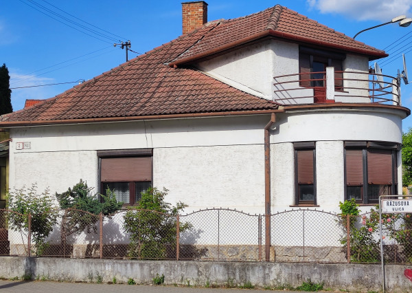 Zachovalý, 4 izbový rodinný dom, Pezinok centrum