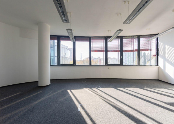 Prenájom: Kancelária 20 m2 až 50m2, parkovanie, Röntgenova ul., Bratislava