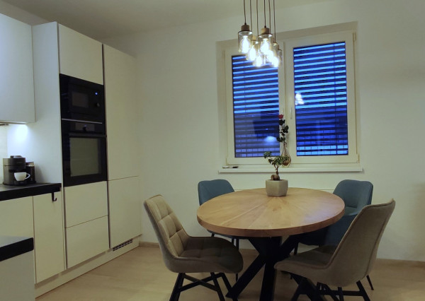 PRIPRAVUJEME: Zariadený 3 izbový byt v novostavbe, zelená terasa, parkovanie, Modra -Malé Hliny