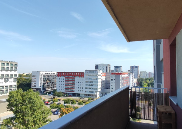 Slnečný a priestranný 2i byt, klimatizácia, balkón, pivnica, garáž