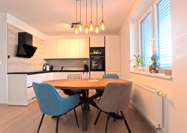 Kompletne zariadený 3 izbový byt, novostavba, zelená terasa, parkovanie, Modra