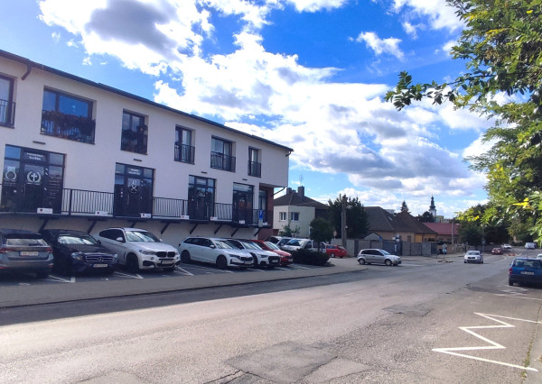 Prenájom: Nebytový priestor vhodný pre služby, obchod, kanceláriu