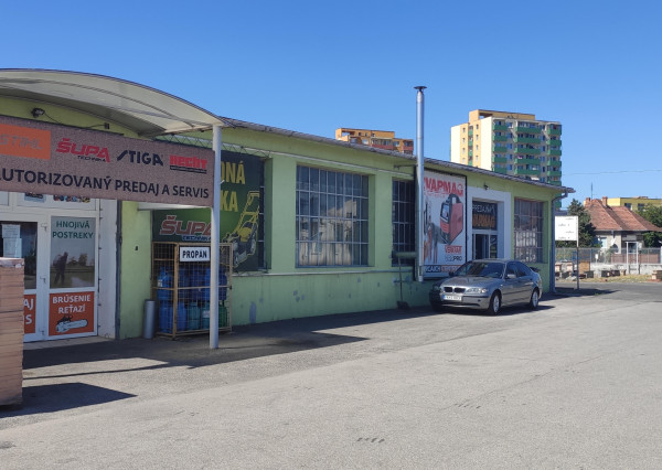 Na prenájom skladový priestor / predajňa – Pezinok | 135 m²