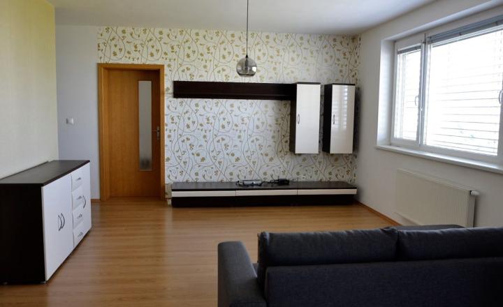 ✅RENTED: Furnished spacious 3-room apartment + parking space, K.Franklovéj., Pezinok - fotografia 2