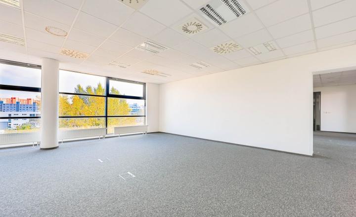 Prenájom: Telocvičňa výmera 360 m2, parkovanie, Röntgenova ul., Bratislava - fotografia 1