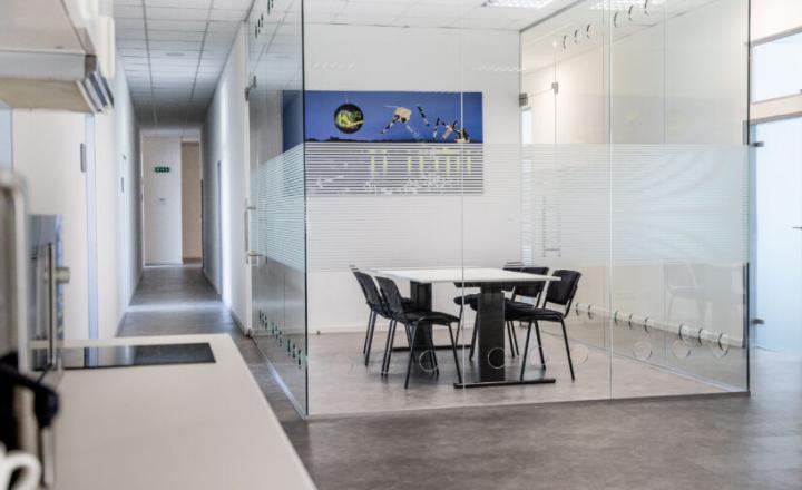 Atraktívne kancelárske priestory na prenájom, od 37 m2 do 326 m2, sklad, parkovanie zdarma - fotografia 4