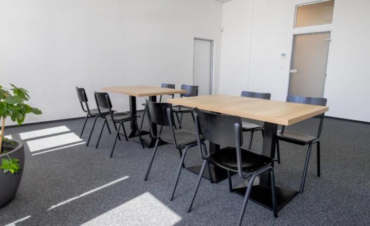 Atraktívne kancelárske priestory na prenájom, od 37 m2 do 326 m2, sklad, parkovanie zdarma - fotografia 2
