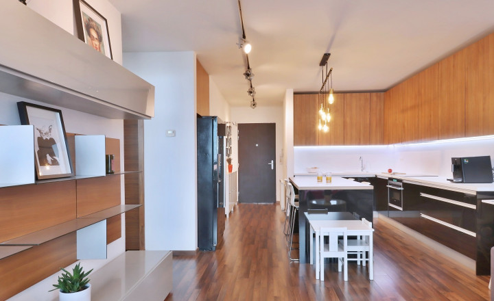 ✅ PREDANÉ: Moderný, štýlový 2 izbový byt so zariadením, loggia, parkovanie, III veže, Bajkalská ul. - fotografia 2