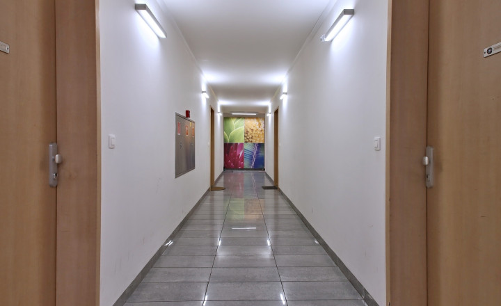 ✅ PREDANÉ: Moderný, štýlový 2 izbový byt so zariadením, loggia, parkovanie, III veže, Bajkalská ul. - fotografia 10
