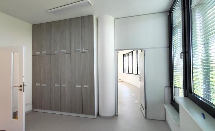 AMBULANCIE LEKÁROV 8 KS, vhodné pre kliniku, 295 m2, Röntgenova ul., BA - Petržalka - fotografia 3