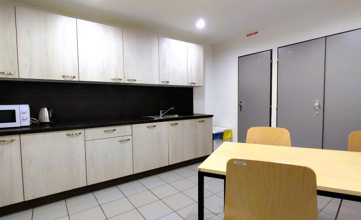 AMBULANCIE LEKÁROV 8 KS, vhodné pre kliniku, 295 m2, Röntgenova ul., BA - Petržalka - fotografia 9