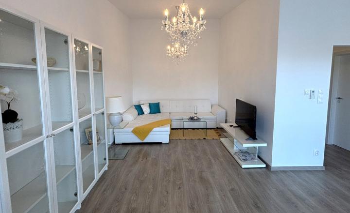 ✅ PREDANÉ: Priestranný štýlový 2i zariadený byt, parkovanie, pivnica, širšie centrum Pezinok - fotografia 4