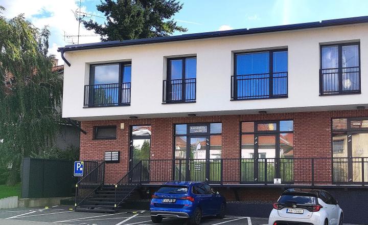 ✅ PREDANÉ: Priestranný štýlový 2i zariadený byt, parkovanie, pivnica, širšie centrum Pezinok - fotografia 15