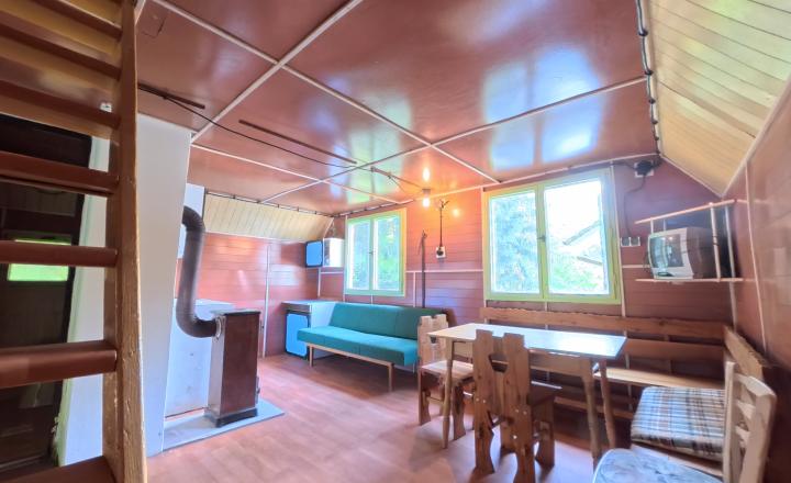 Relaxujte a zarábajte: 2 rekreačné chaty na predaj v lesnom prostredí Strážovských vrchov - fotografia 15