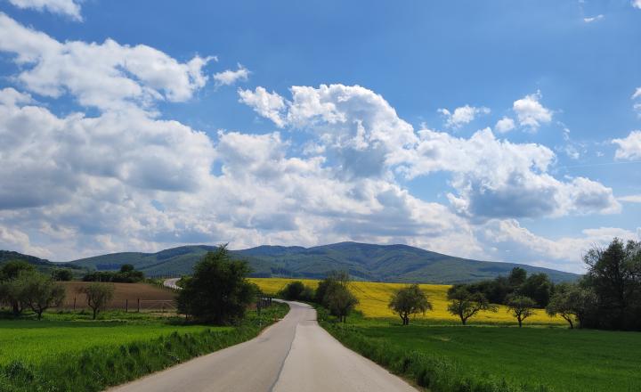 Relaxujte a zarábajte: 2 rekreačné chaty na predaj v lesnom prostredí Strážovských vrchov - fotografia 23