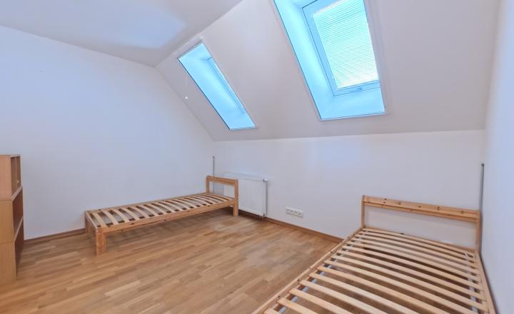 ✅ PRENAJATÉ: Priestranný 3 izbový byt v rodinnom dome, 2x parkovanie, Slovenský Grob - fotografia 14