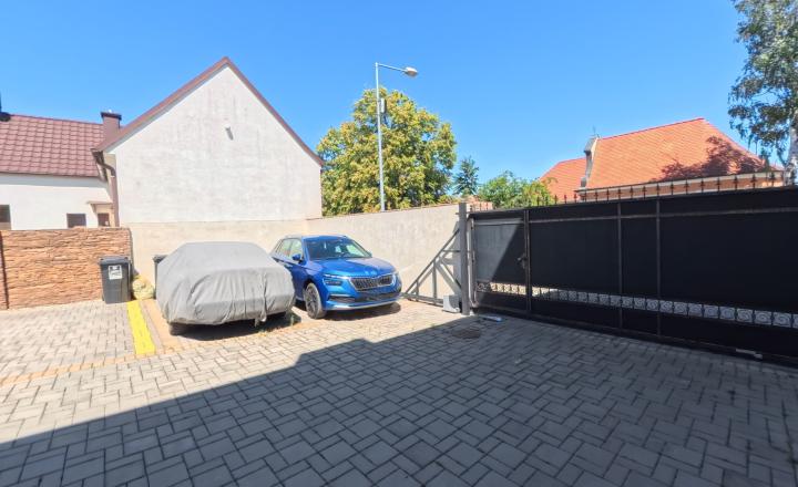 ✅ PRENAJATÉ: Priestranný 3 izbový byt v rodinnom dome, 2x parkovanie, Slovenský Grob - fotografia 18