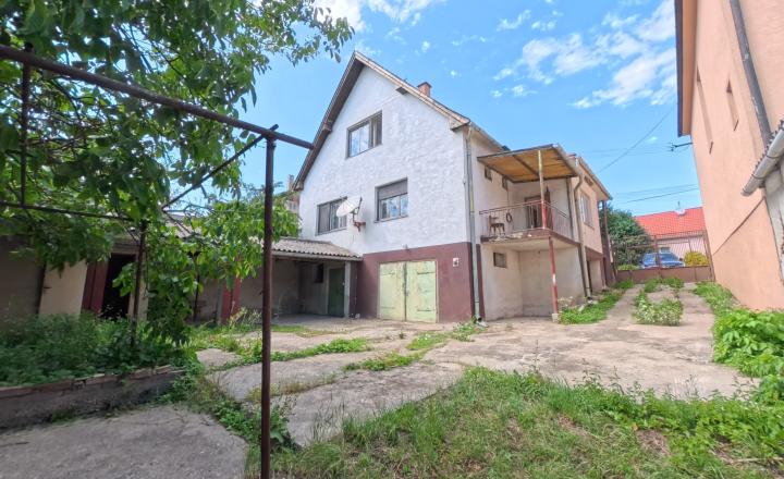 Priestranný 5 izbový rodinný dom, garáž, veľký pozemok, Dlhá pri Trnave