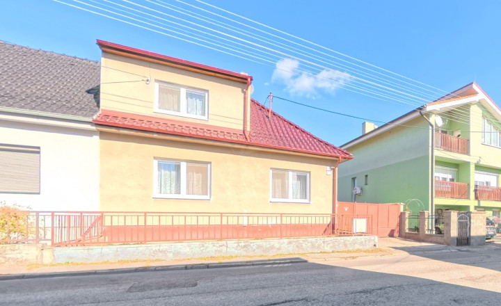 Jedinečný rodinný dom po rekonštrukcii, záhrada, Pezinok - Cajla