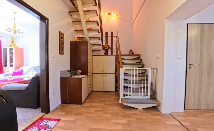 Jedinečný rodinný dom po rekonštrukcii, záhrada, Pezinok - Cajla - fotografia 16