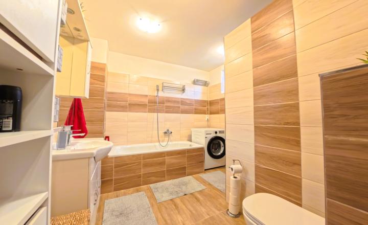 Jedinečný rodinný dom po rekonštrukcii, záhrada, Pezinok - Cajla - fotografia 12