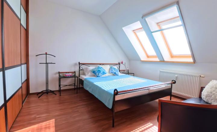 PRIPRAVUJEME: Priestranný 3,5 izbový mezonetový byt v Pezinku na Suvorovovej ul. - fotografia 7