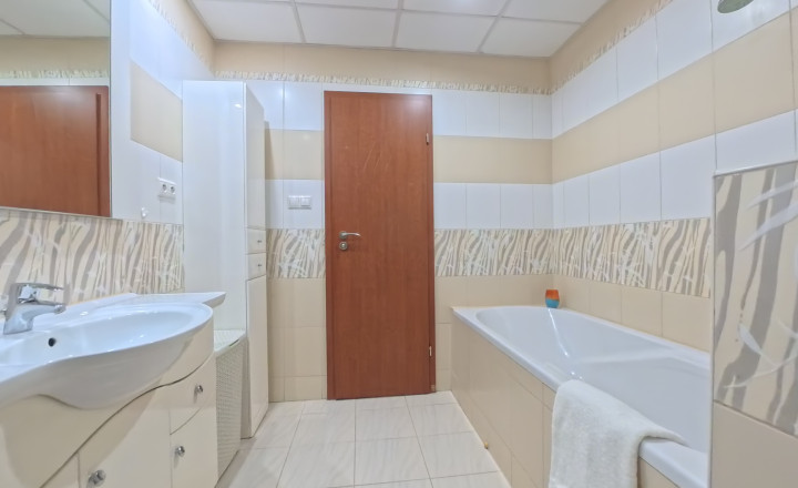 Priestranný 3,5 izbový mezonetový byt v Pezinku na Suvorovovej ul. - fotografia 9