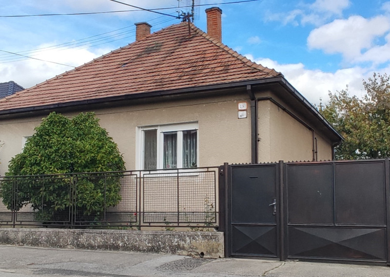 ✅PREDANÉ: Udržiavaný 3 izbový rodinný dom, garáž, Pezinok širšie centrum