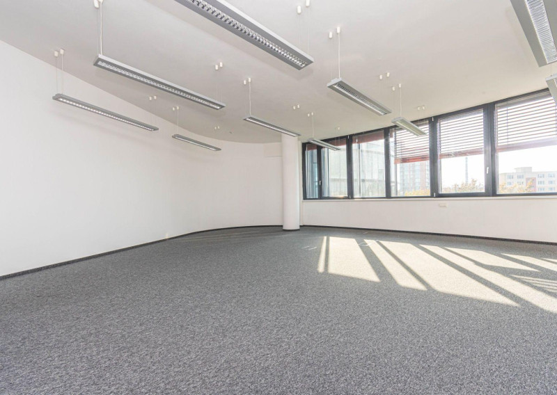 Prenájom: Telocvičňa výmera 360 m2, parkovanie, Röntgenova ul., Bratislava