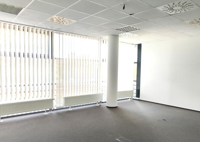 Prenájom: 3 kancelárie, parkovanie, Röntgenova ul., Bratislava